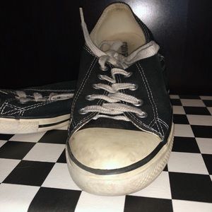 BLACK LOW TOP CONVERSE